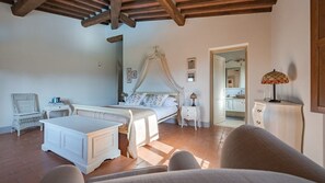 6 bedrooms, iron/ironing board, WiFi, bed sheets - Villa Gropia - Private Tuscan villa with pool (Palaia)