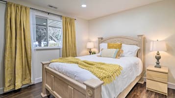 5 bedrooms, iron/ironing board, WiFi, bed sheets