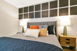 1 habitación, tabla de planchar con plancha, wifi gratis y ropa de cama
