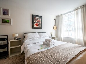 2 bedrooms, iron/ironing board, free WiFi, bed sheets - Comfortable flat in Central London - Pass the Keys (London)