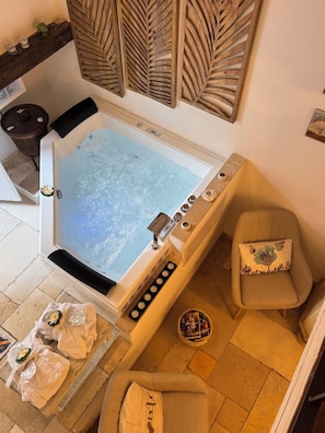 Frette Italian sheets, premium bedding, memory-foam beds - B&B CASA FIORE (Polignano a Mare)
