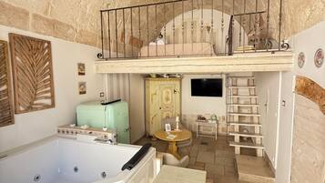 Studio Suite Mewah | Seprai Frette Italia, seprai premium, dan busa memori