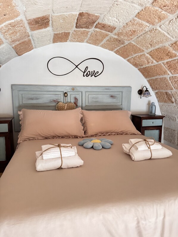 Junior Studio Suite | Frette Italian sheets, premium bedding, memory foam beds - B&B CASA FIORE (Polignano a Mare)