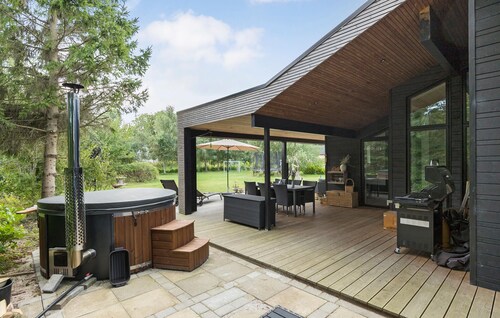 4 bedroom gorgeous home in Glesborg