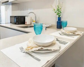 Fridge, microwave, oven, stovetop - Central, modern, and cozy.  Spot On - Casa da Praça is the perfect choice! (Aveiro)