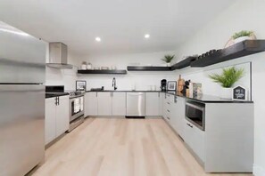 Kochgeschirr/Geschirr/Besteck