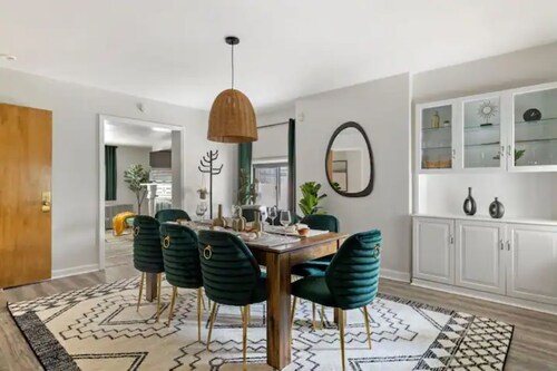 Open loft 5-min to downtown Contemporary - Walking distance to Butler Street!