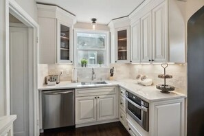 Private kitchen - Luxurious Bungalow with unique In-law suite! (Royal Oak)