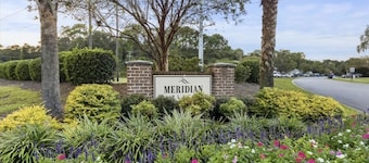 Cozy and Spacious Condo: Prime Location, Minutes from Beach and Downtown!