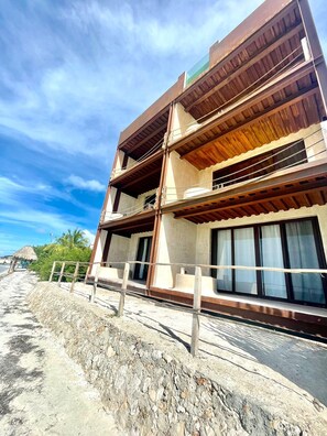 Exterior - Incredible Suite Room with POOL VIEW & TUB / 1 King Size (Holbox)