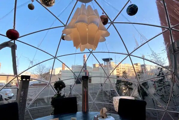 Dining - Unique retreat in the trees KING bed Sunroom (Royal Oak)