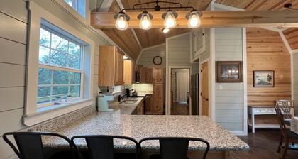 Cozy Country Cottage; Family Retreat
Just minutes from Circle T