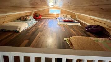 4 habitaciones, tabla de planchar con plancha, wifi y ropa de cama