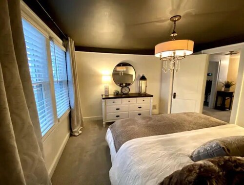 Unique 4 Bedroom Rental - Luxury, Unique, Charming