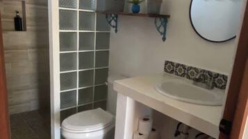 Departamento | Baño | Regadera, toallas, jabón, shampoo