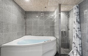 Shower - Stunning home in Odder with sauna (Odder)