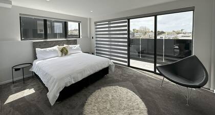 Royal Residency - 3BR Luxury Apartment