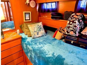 2 bedrooms, desk, free WiFi, bed sheets