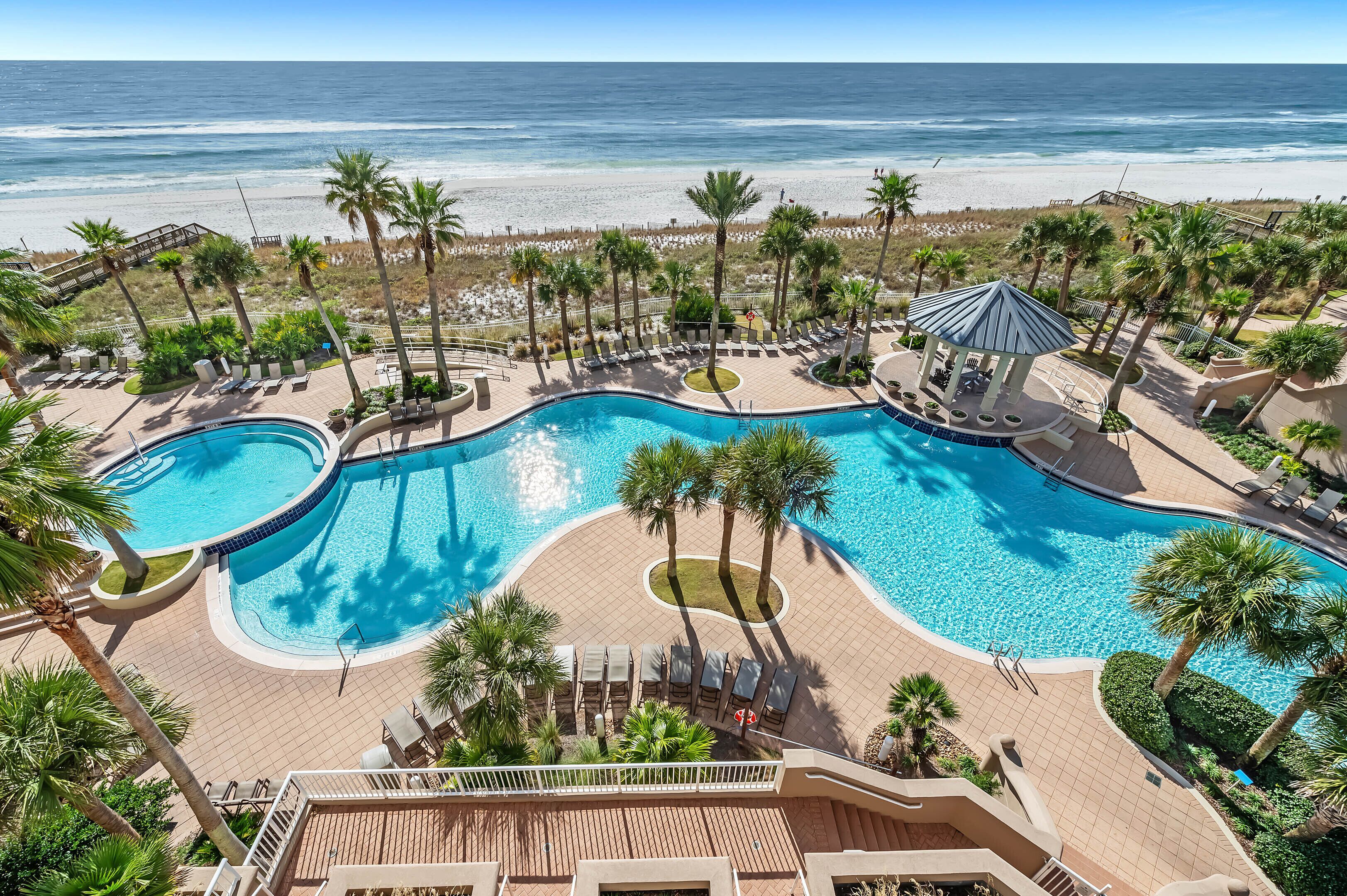 حمّام سباحة مُدفَّأ