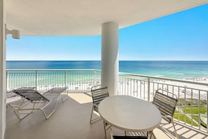 Outdoor dining - Palacio 804 | Oceanfront Resort | Beachside & Indoor Pool, Hot Tub | My Beach Getaways (Pensacola)