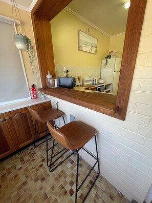 Mikrobølgeovn, ovn, kogeplade, højstol