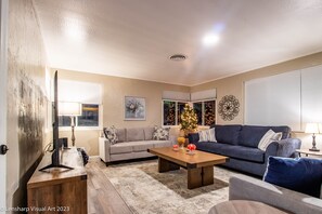 Smart TV, foosball - Ultimate Relaxation Retreat w/ Game Room & Hot Tub (Ahwahnee)