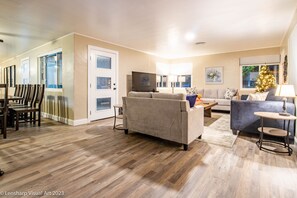 Smart TV, foosball - Ultimate Relaxation Retreat w/ Game Room & Hot Tub (Ahwahnee)