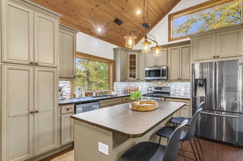 Spacious Retreat in the Mountains