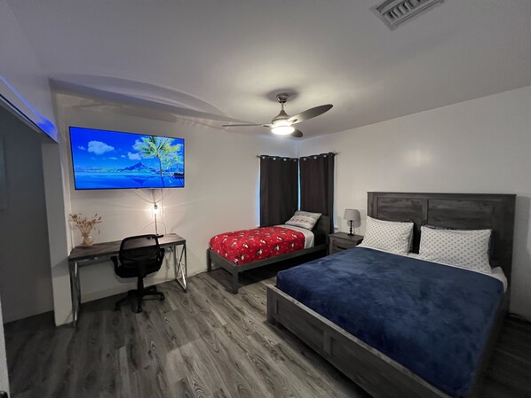 2 habitaciones, escritorio, tabla de planchar con plancha y wifi gratis