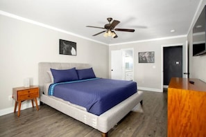 3 bedrooms, desk, WiFi, bed sheets - Capulin's Cottage.  (Amarillo)