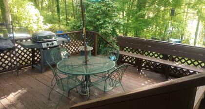 3br - 2.5ba, Kitchenette & Living Room near HPU, High Point Markets, & Hospitals