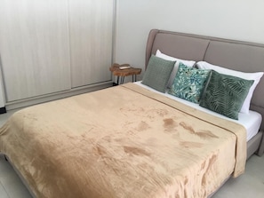 4 bedrooms, WiFi, bed sheets - House in resort Ciudad Del Mar one street from beach in Jacó. Multiple amenities (Jacó)