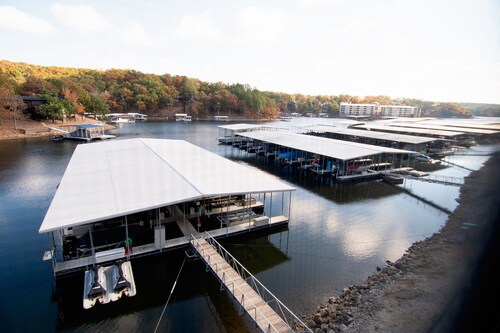 Clean 2BD 2BA Condo w Slip - 5 Minutes to Bagnell Dam!  Plus Pool & Swim Dock! 