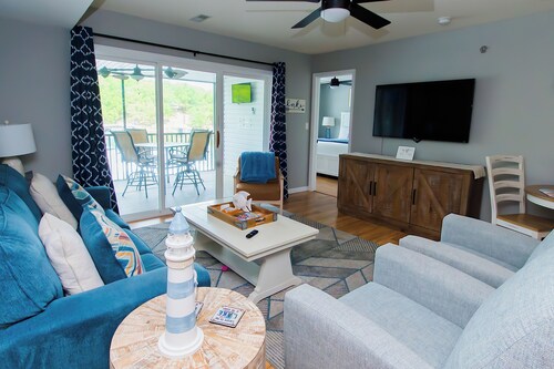 Clean 2BD 2BA Condo w Slip - 5 Minutes to Bagnell Dam!  Plus Pool & Swim Dock! 