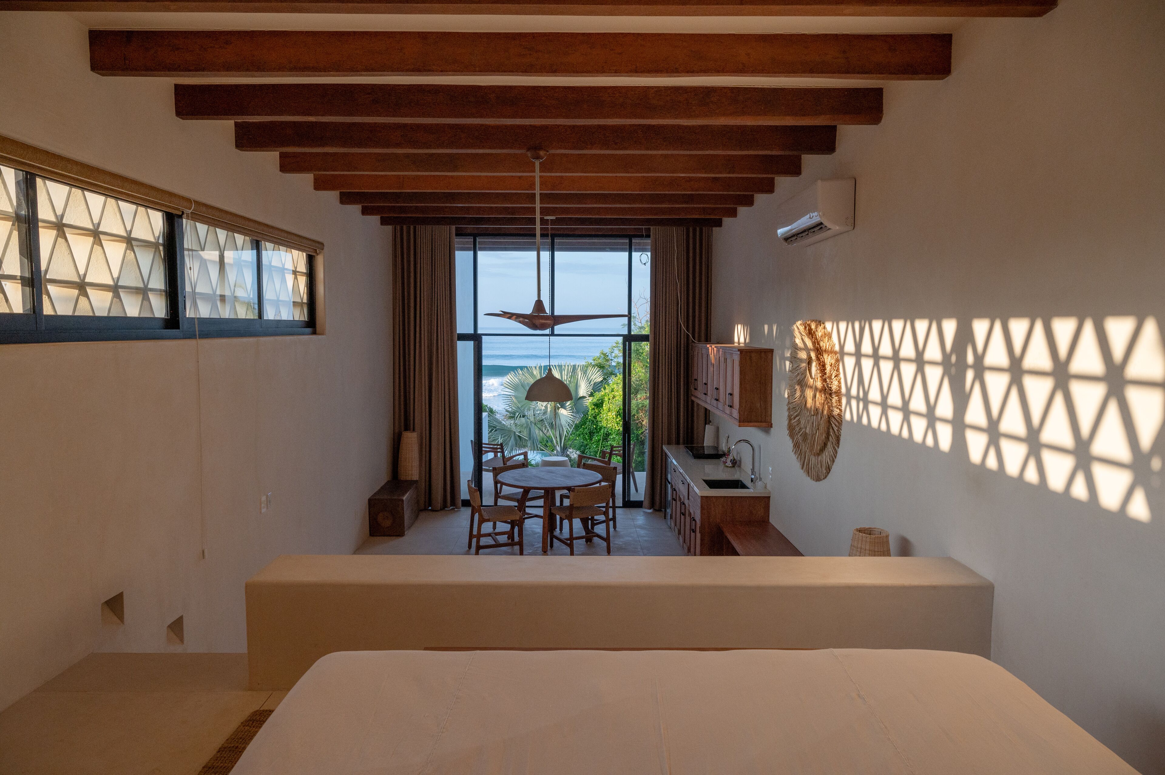 5 slaapkamers, een kluis op de kamer, een bureau