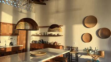 Fridge, oven, stovetop, coffee/tea maker