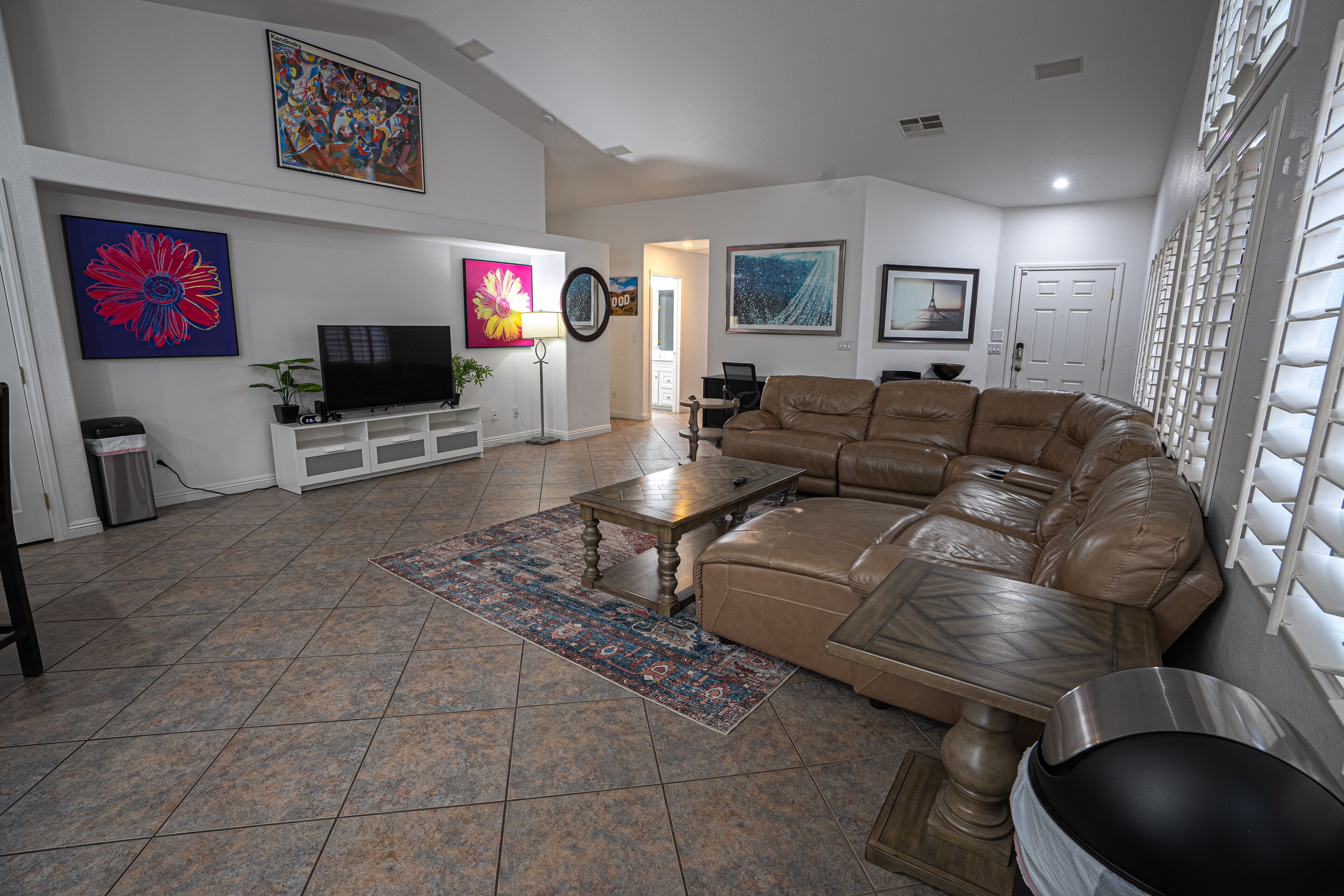 ★ Clean & Cozy Ultra-Spacious ★ 4Bed 2Bath in North Las Vegas!