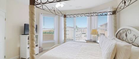 3 habitaciones, tabla de planchar con plancha, wifi y ropa de cama