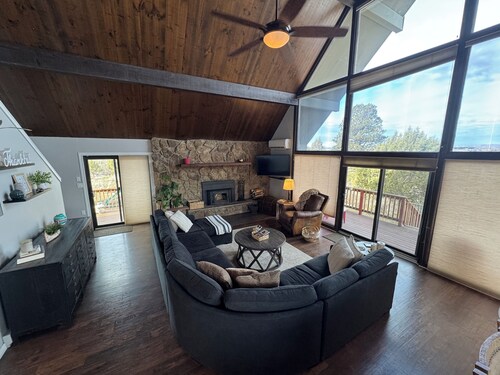 Family sized house with amazing views! 10 min from Durango