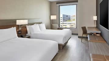 Habitación estándar, 2 camas Queen size | Escritorio y espacio para trabajar con laptop