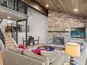 تلفزيون ذكي، مدفأة، كُتُب