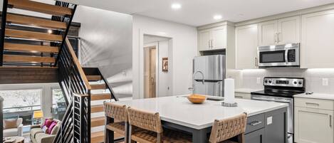 Frigorífic, microones, forn i placa de cuina