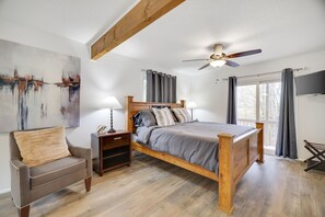 6 chambres, fer et planche à repasser, lit de bébé portatif