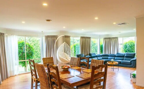 Brightside • Spacious Family Home with Theatre Room Near Airport