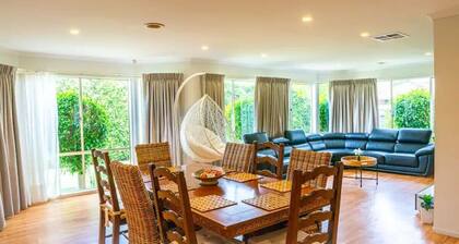 Brightside • Spacious Family Home with Theatre Room Near Airport