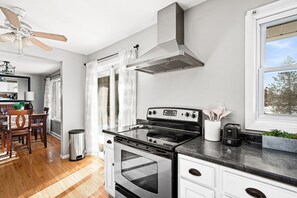 Fridge, microwave, oven, stovetop - Buffalo Bliss - near Universities and natural areas-Large deck and backyard (Duluth)