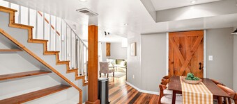 Buffalo Bliss - near Universities and natural areas-Large deck and backyard