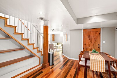 Buffalo Bliss - near Universities and natural areas-Large deck and backyard