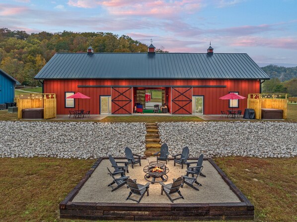 Terrace/patio - New Barndo/ATV Parking/Private Access to Red River (Stanton)