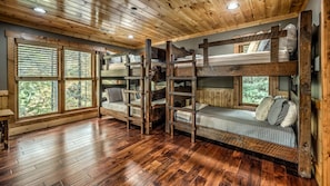5 habitaciones, tabla de planchar con plancha y wifi gratis 